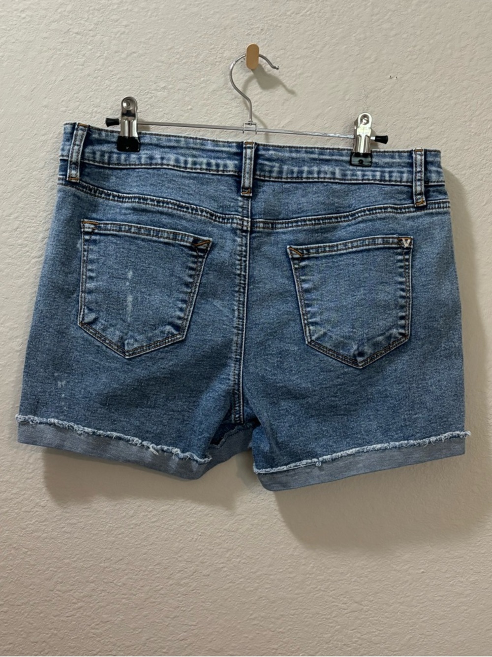 Vigoss Marley Mid Rise Rolled Hem Denim Shorts Size 27 - Picture 2 of 5